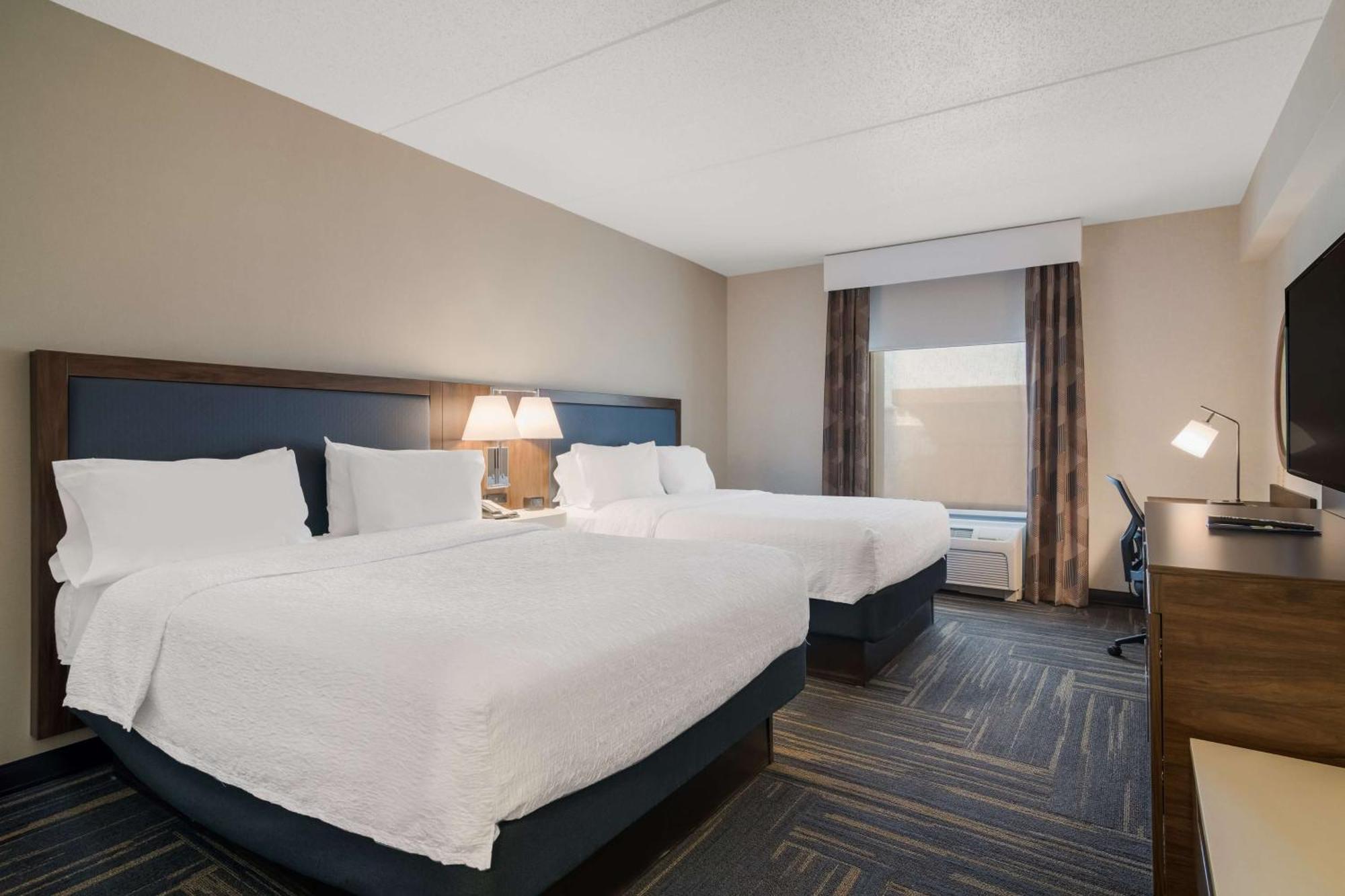Hampton & Hotel