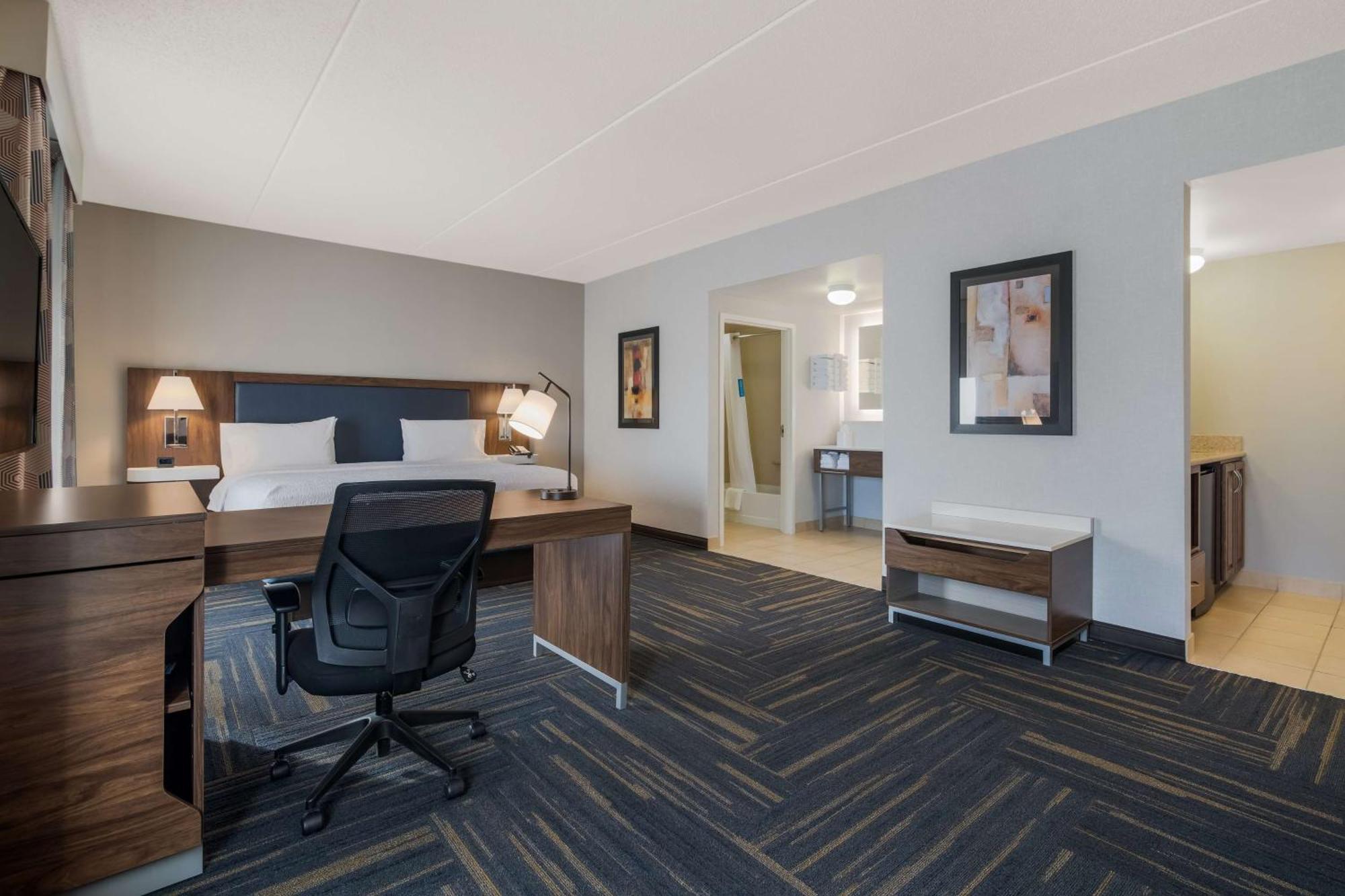Hotel Hampton & 3*