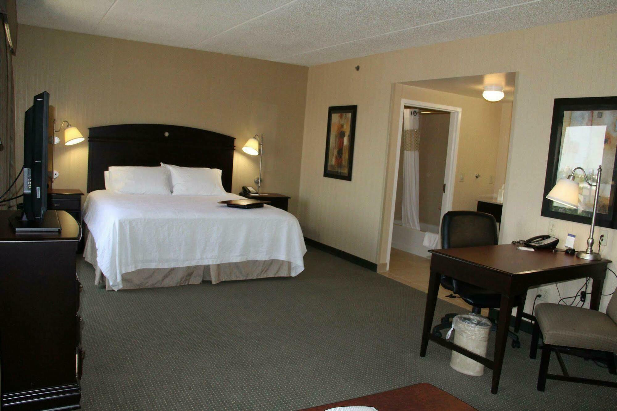 Hampton & Hotel 3*